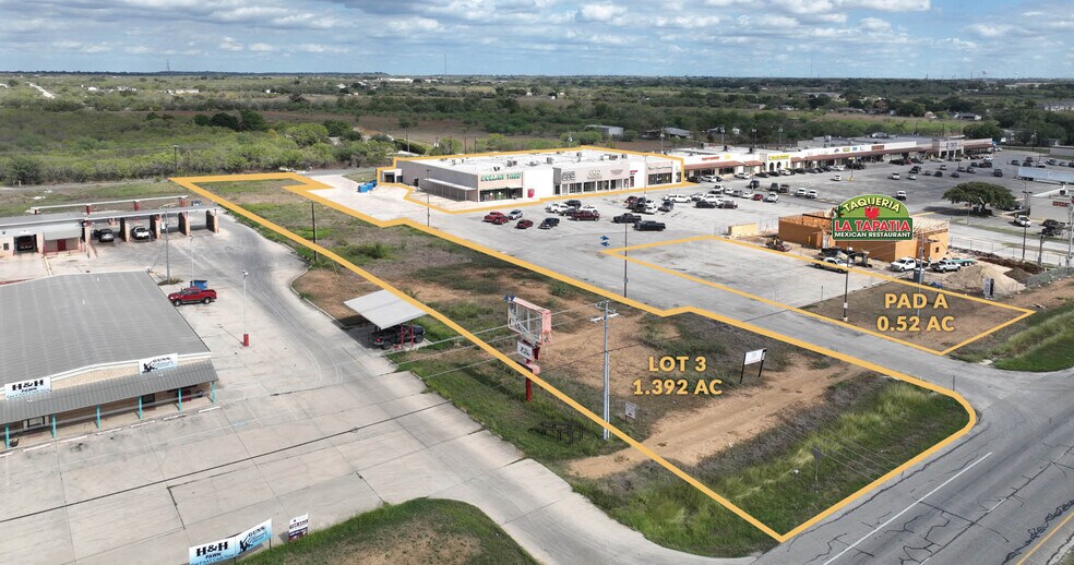 More Photos Of 534-540 10th St, Floresville Unknown For Lease