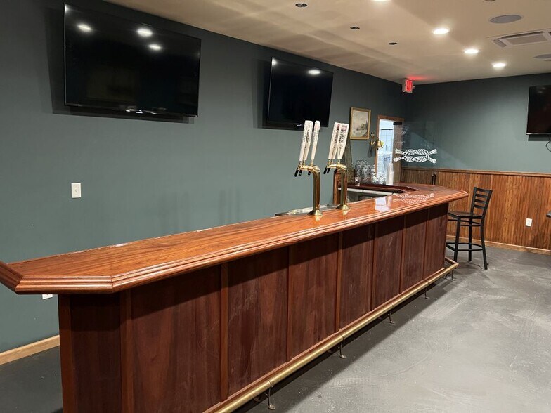 More Photos Of 16 Business Park Dr, Branford Warehouse For Sale