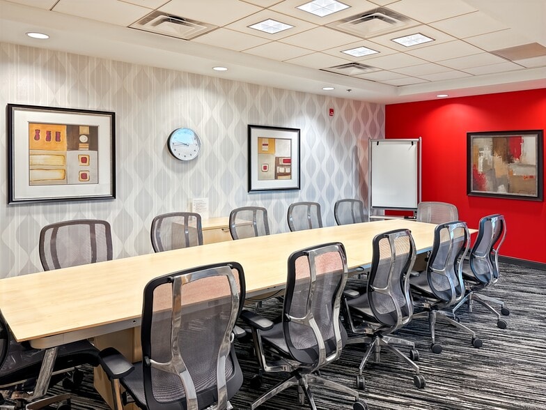 More Photos Of 8310 S Valley Hwy, Englewood Coworking Space