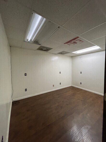 More Photos Of 2160 Thomas Sumter Hwy, Sumter Flex For Lease