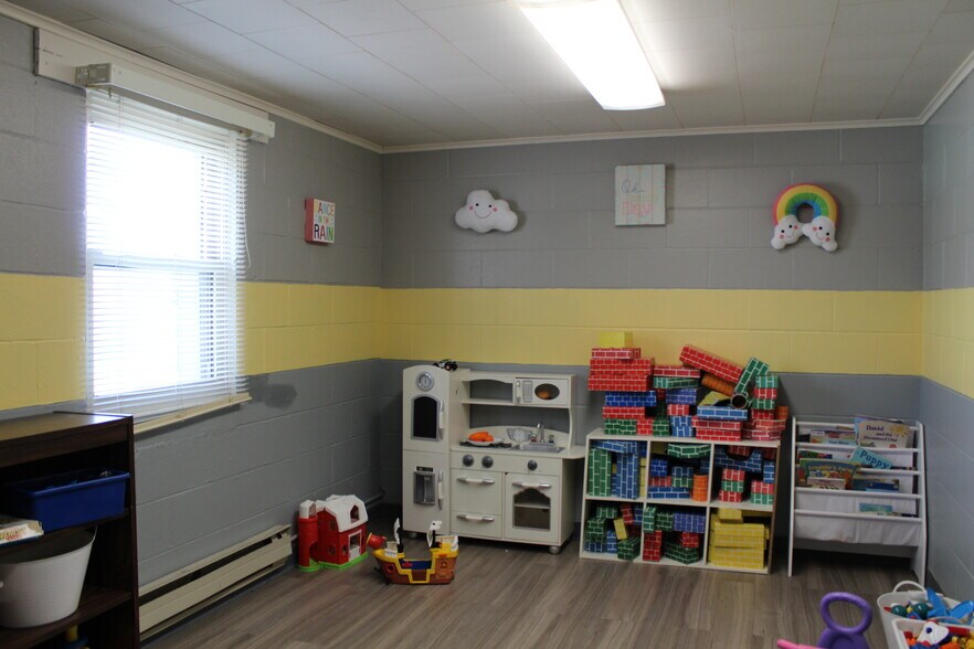 More Photos Of 1409 W Kirkwood Ave, Bloomington Religious Facility For Lease