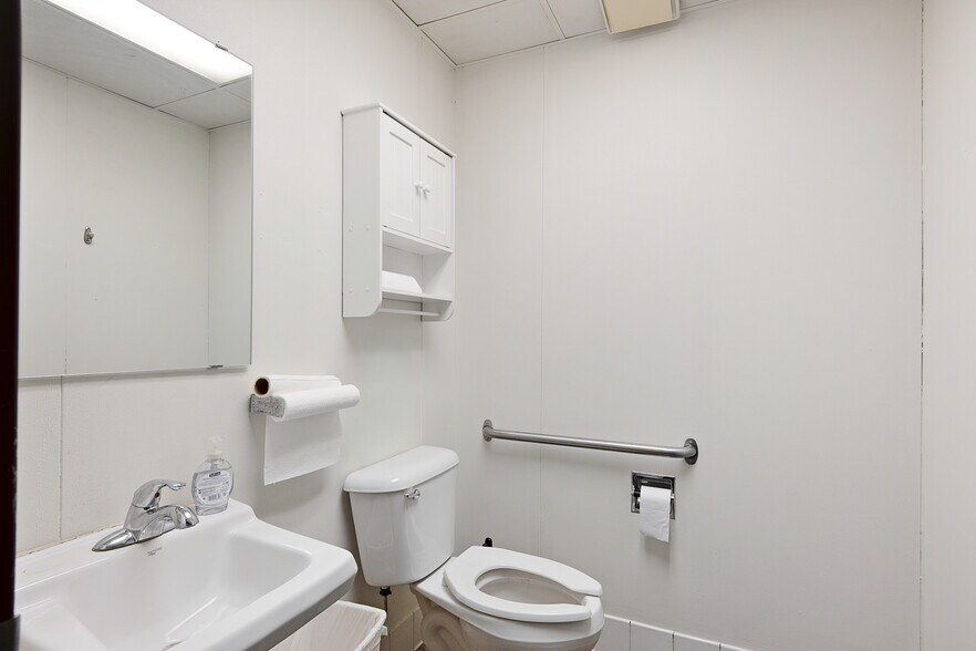 More Photos Of 1138 State St, Green Bay Warehouse For Sale