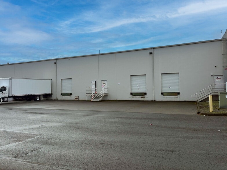 More Photos Of 5070 NE 59th Ave, Hillsboro Warehouse For Lease