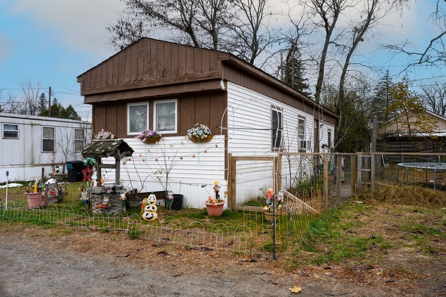More Photos Of Keeseville NY 12944, Keeseville Manufactured Housing Mobile Home Park For Sale