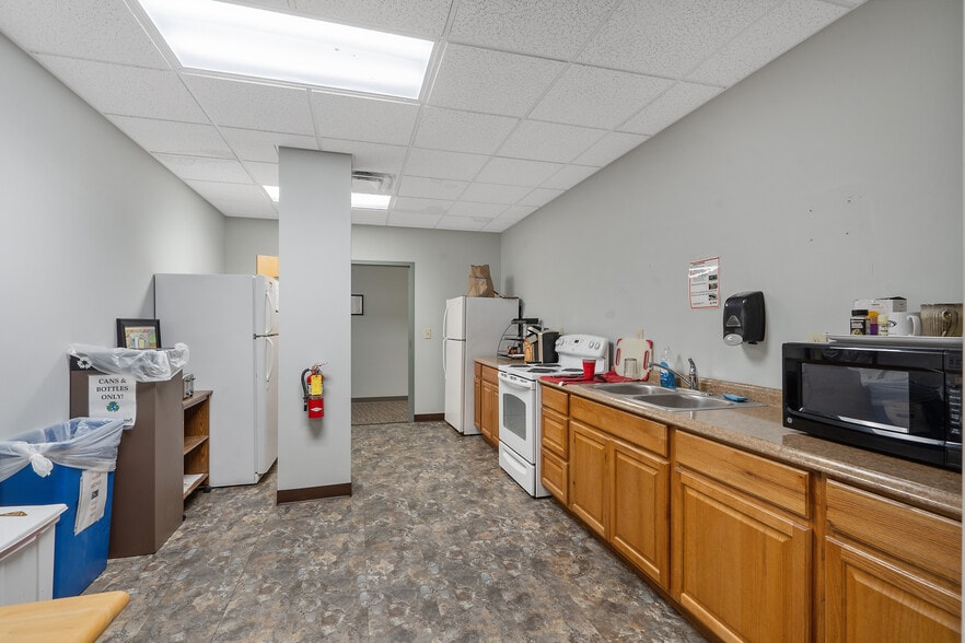 More Photos Of 34 Wright Ave, Auburn Truck Terminal For Sale