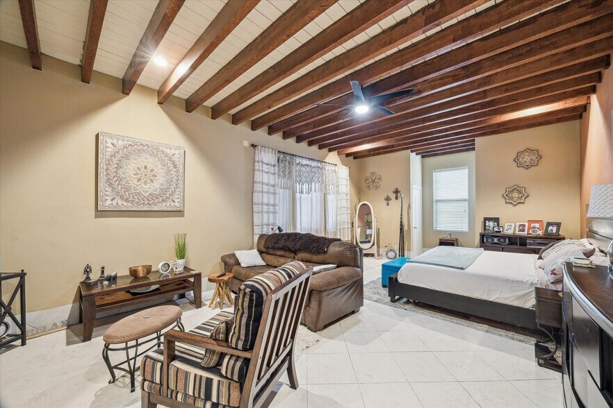 More Photos Of 614 Pine Gully Rd, Seabrook Apartments For Sale