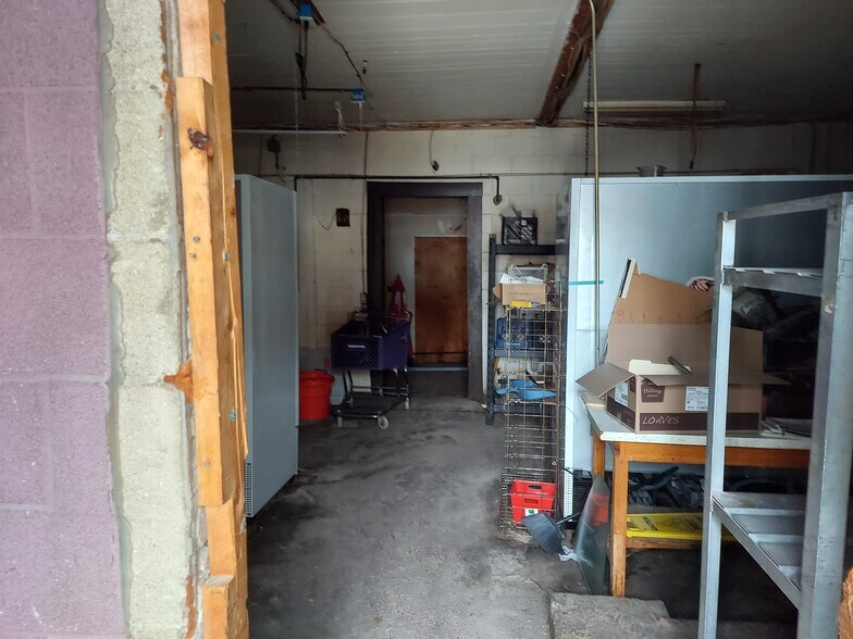 More Photos Of 101 Caldwell St, Paris Restaurant For Lease