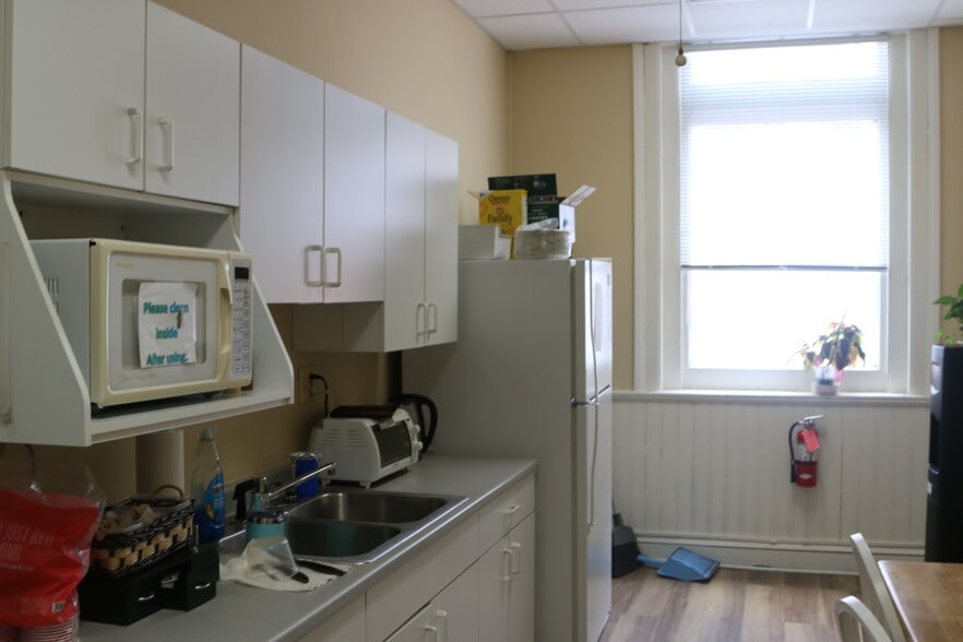 More Photos Of 200 W Fayette St, Baltimore Storefront Retail Office For Sale
