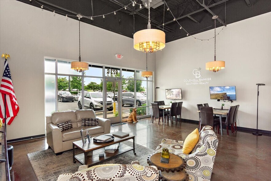 More Photos Of 923 Nashville Pike, Gallatin Storefront Retail Office For Lease