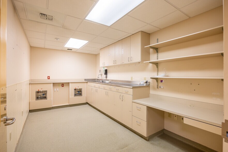 More Photos Of 811 Georgiana St, Port Angeles Medical For Sale