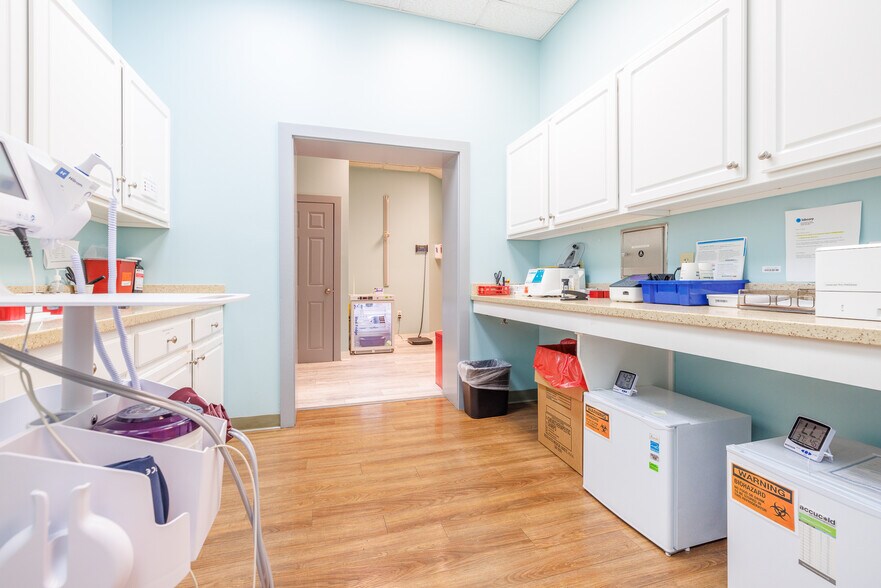 More Photos Of 815 E 68th St, Savannah Medical For Lease