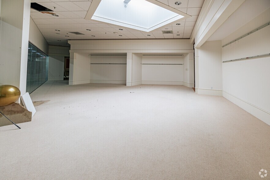 More Photos Of 23533 Mercantile Rd, Beachwood Flex For Sale