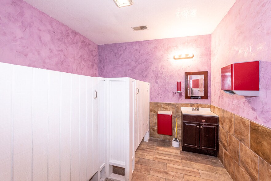 More Photos Of 8123 E Lamar Alexander Pky, Townsend Restaurant For Sale