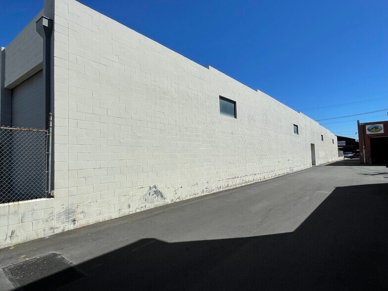 More Photos Of 7313-7315 Ethel Ave, North Hollywood Warehouse For Sale