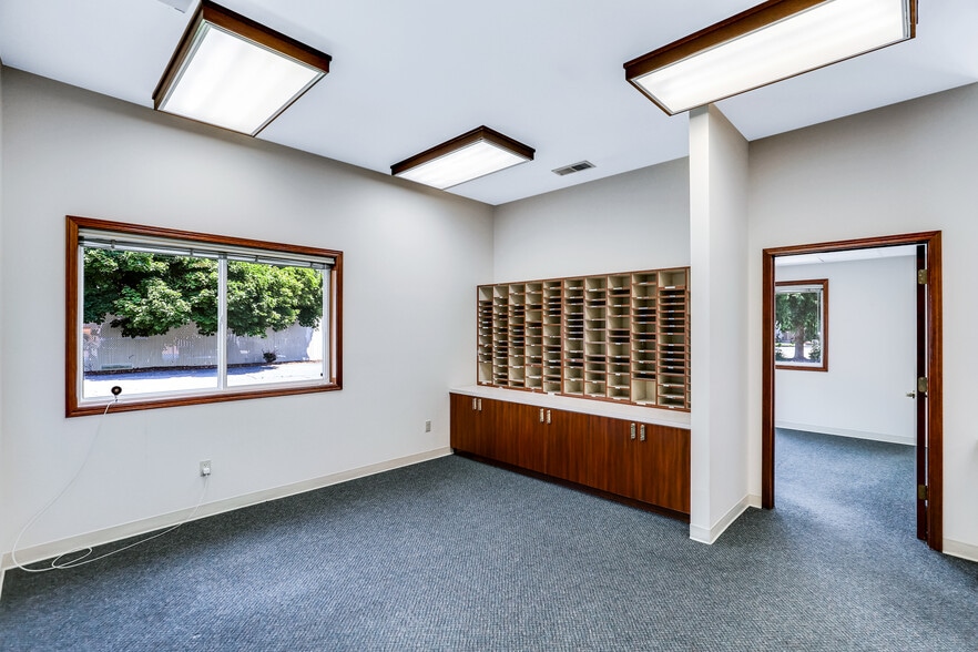 More Photos Of 9629 N Colfax Rd, Spokane Office For Sale