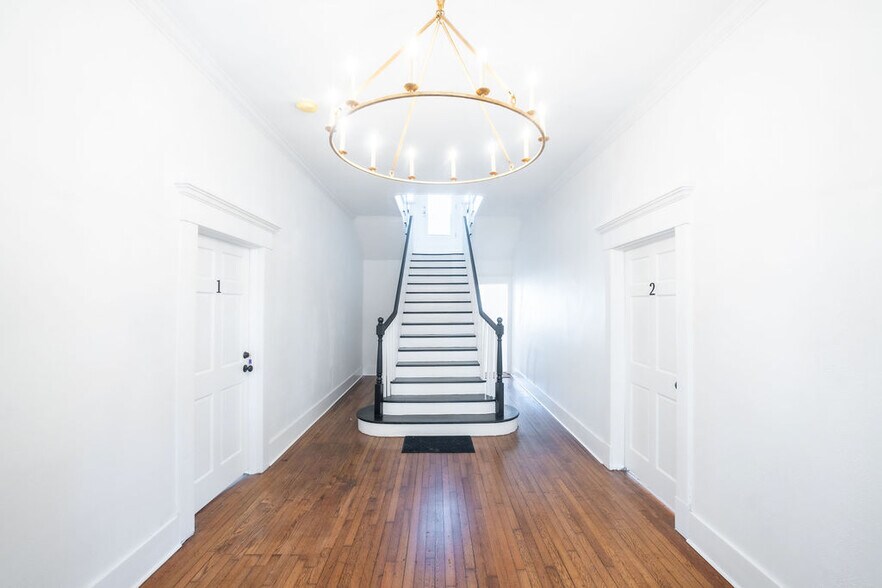 More Photos Of 306 E Victory Dr, Savannah Apartments For Sale