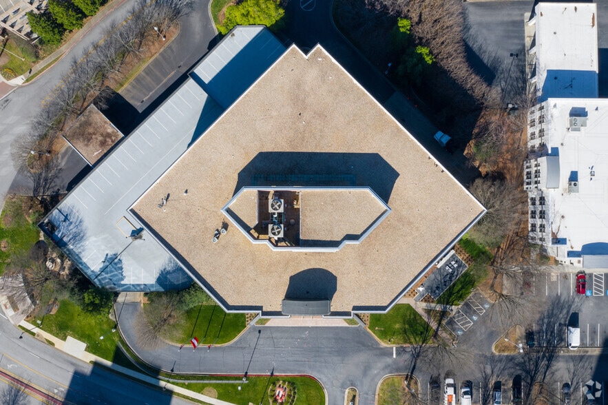 More Photos Of 3333 Riverwood Pky, Atlanta Office For Lease