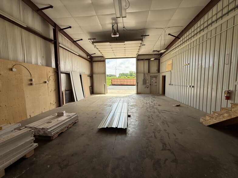 More Photos Of 201 Packer Dr, Roberts Light Manufacturing For Lease