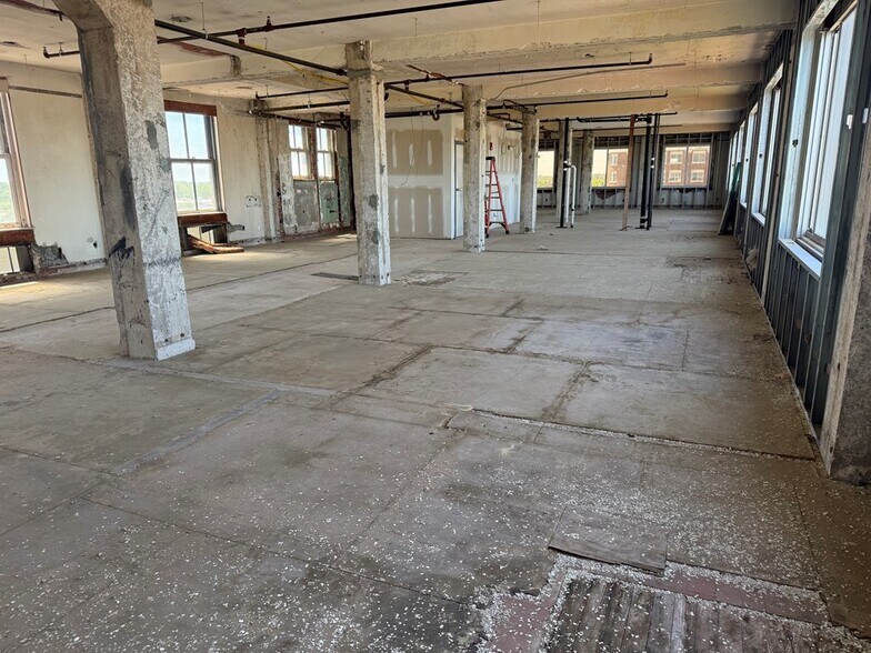 More Photos Of 327 Main St, Greenwood Office For Sale