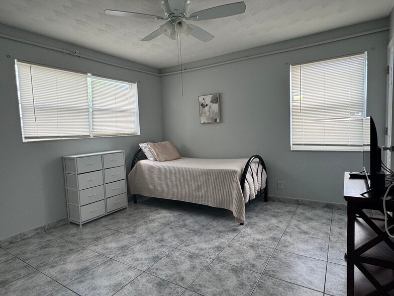 More Photos Of 1930 Lincoln St, Hollywood Assisted Living For Sale