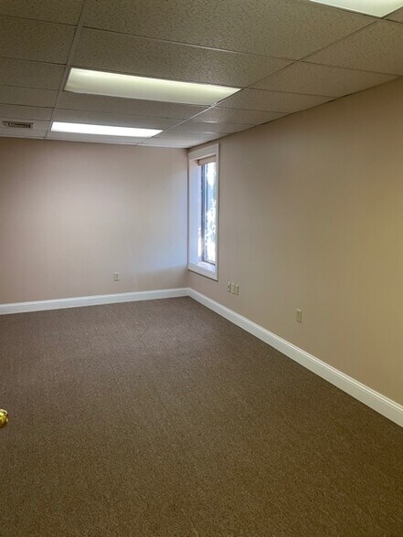 More Photos Of 355 Sackett Point Rd, North Haven Office For Lease