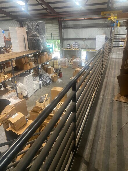 More Photos Of 8614 Veterans Memorial Dr, Houston Distribution For Sale