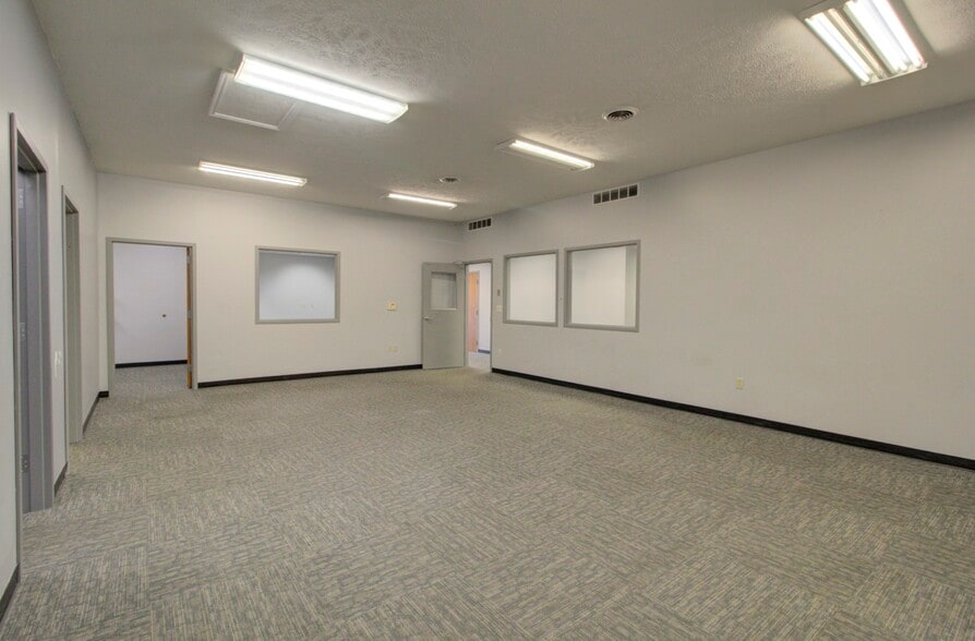 More Photos Of 366 N Portland Way, Galion Medical For Lease