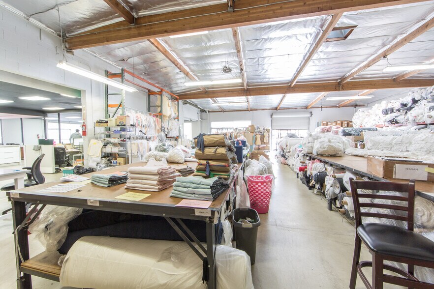 More Photos Of 401-405 W Foothill Blvd, Monrovia Freestanding For Lease