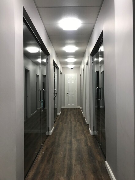 More Photos Of 1689 E Main St, Columbus Office Residential For Lease