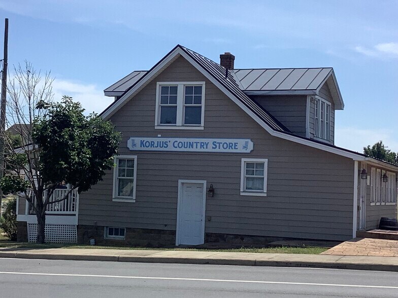 More Photos Of 33859 Old Valley Pike, Strasburg Office For Sale