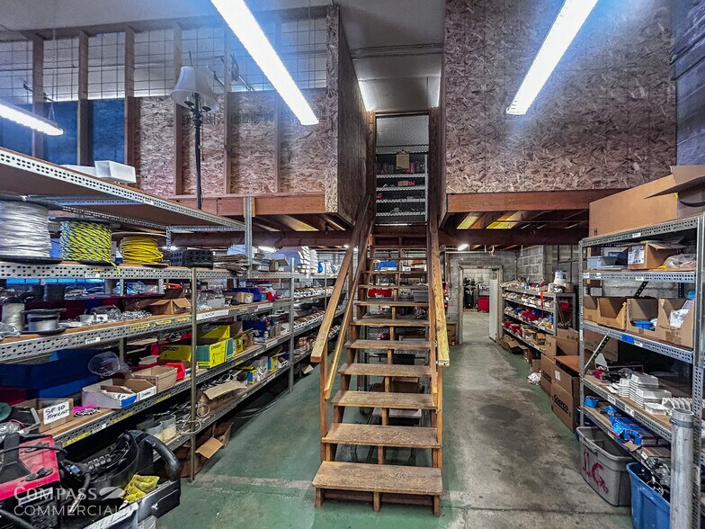 More Photos Of 1260 NE 1st St, Bend Warehouse For Lease