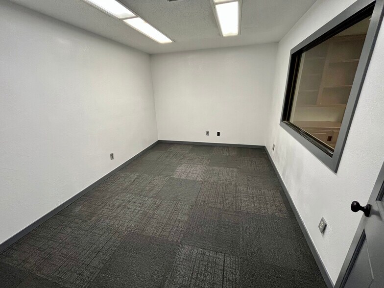 More Photos Of 1759 E Elm St, Springfield Office For Lease