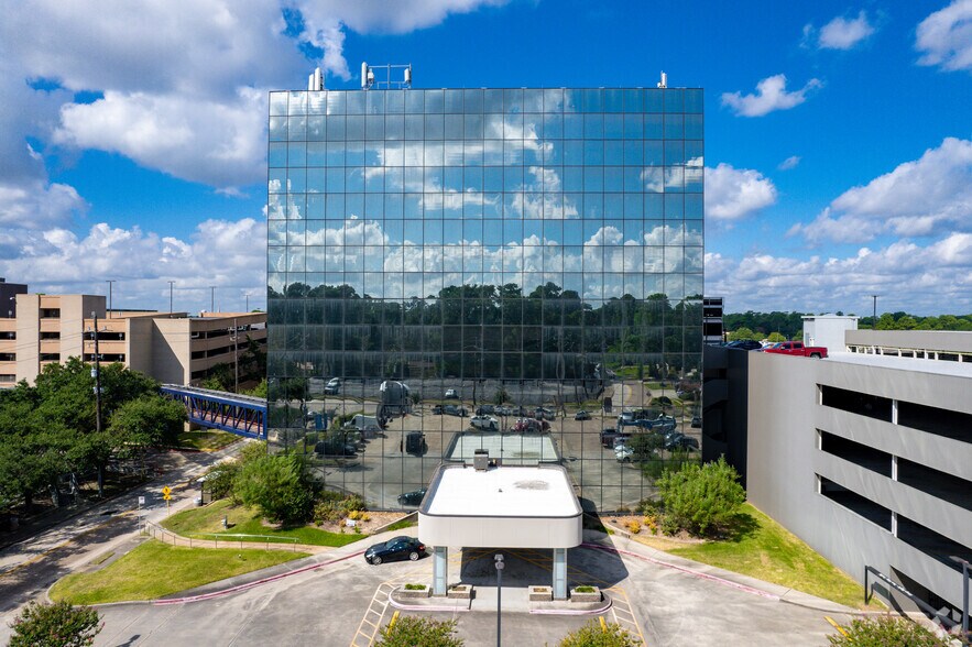 More Photos Of 800 Peakwood Dr, Houston Unknown For Lease