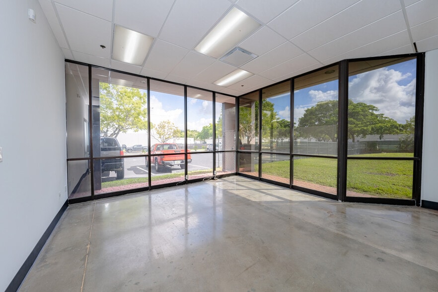 More Photos Of 5360 NW 35th Ave, Fort Lauderdale Warehouse For Lease