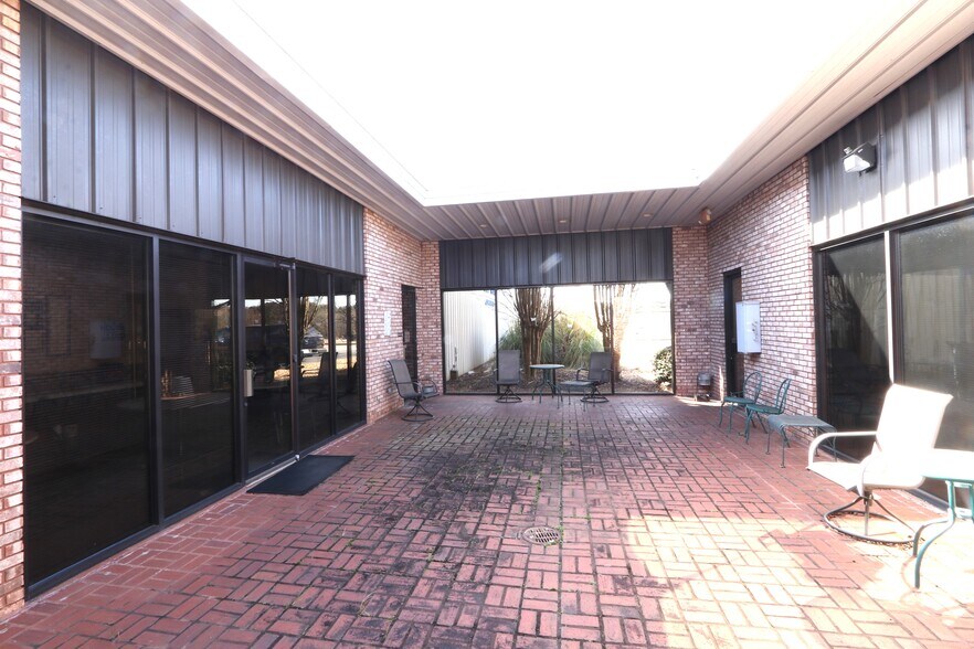 More Photos Of 238 Industrial Park Dr, Monticello Distribution For Sale