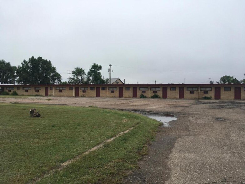 More Photos Of 415 E 11th St, Hugoton Hotel For Sale