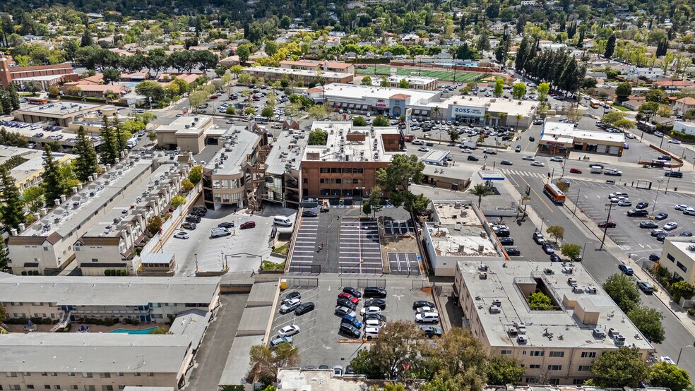 More Photos Of 17835 Ventura Blvd, Encino Office For Lease