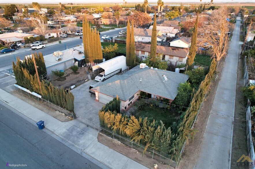 More Photos Of 20819 Francis, Richgrove Convenience Store For Sale