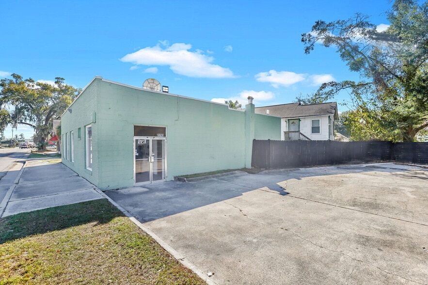 More Photos Of 2203 Skidaway Rd, Savannah Freestanding For Sale