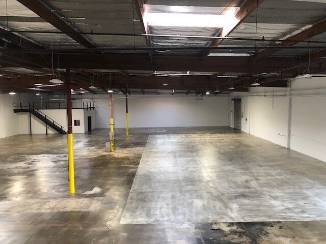 More Photos Of 5202 Oceanus Dr, Huntington Beach Warehouse For Lease