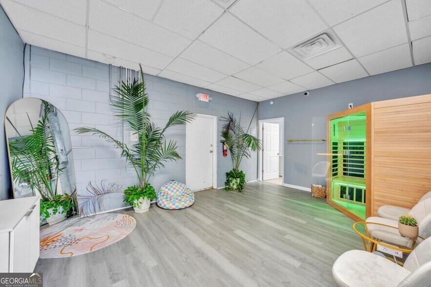 More Photos Of 905 Hillcrest Pky, Dublin Storefront For Sale