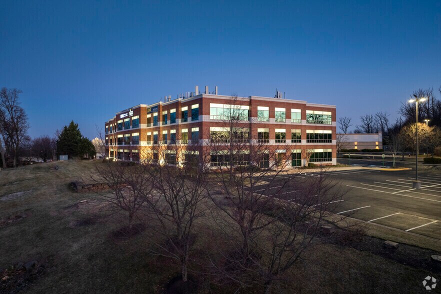 More Photos Of 21335 Signal Hill Plaza, Sterling Office For Lease