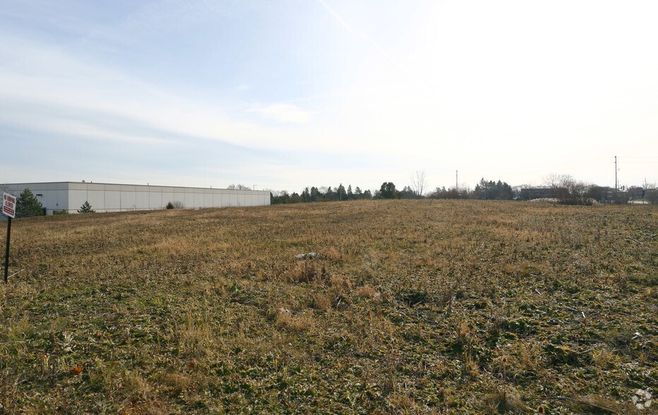 More Photos Of 2601 Commerce Dr, Libertyville Land For Lease