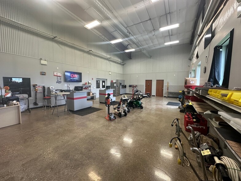 More Photos Of 1815 Morrissey Dr, Bloomington Warehouse For Sale