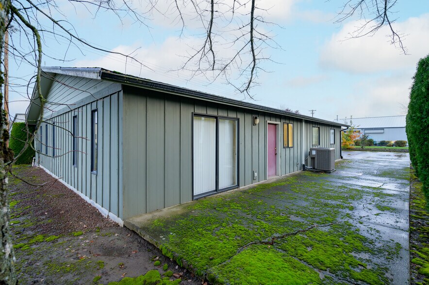 More Photos Of 1940 NE Colvin Ct, McMinnville Industrial For Lease