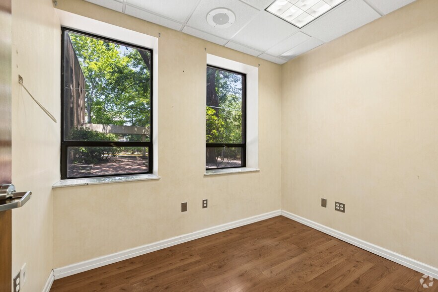 More Photos Of 555 Kinderkamack Rd, Oradell Medical For Sale