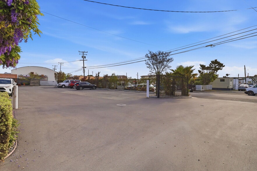 More Photos Of 741-751 Barron Ave, Redwood City Warehouse For Lease