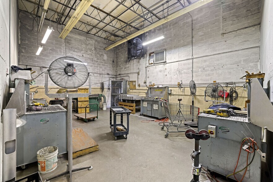 More Photos Of 695-699 W 17th St, Hialeah Warehouse For Sale