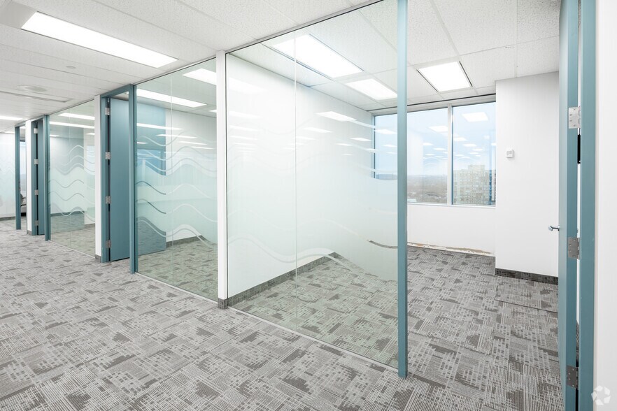 More Photos Of 1 Robert Speck Pky, Mississauga Unknown For Sale