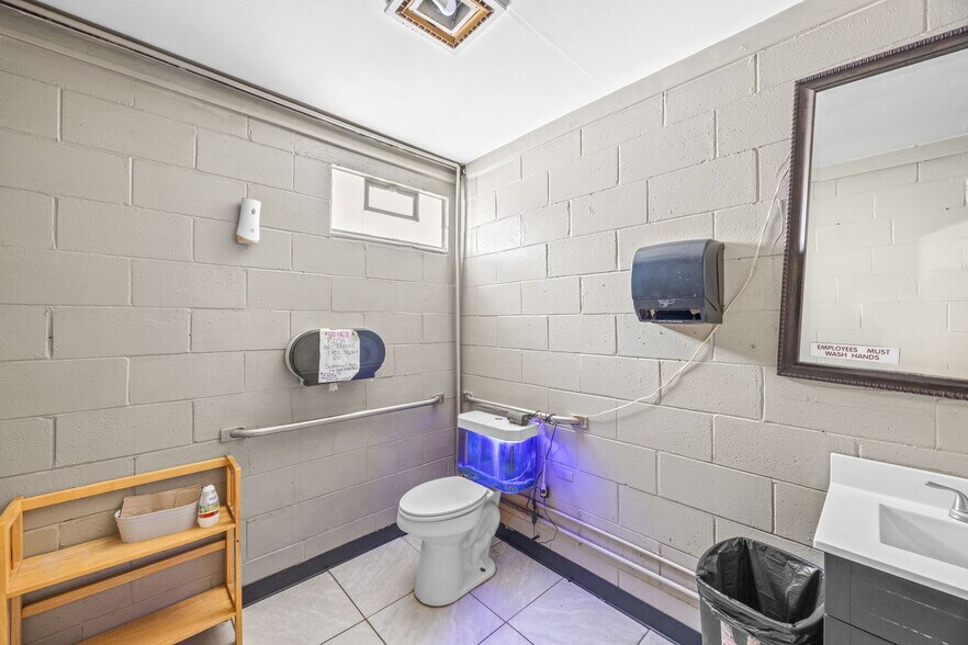 More Photos Of 8773 Goldenrod Ave, Bitely Restaurant For Sale